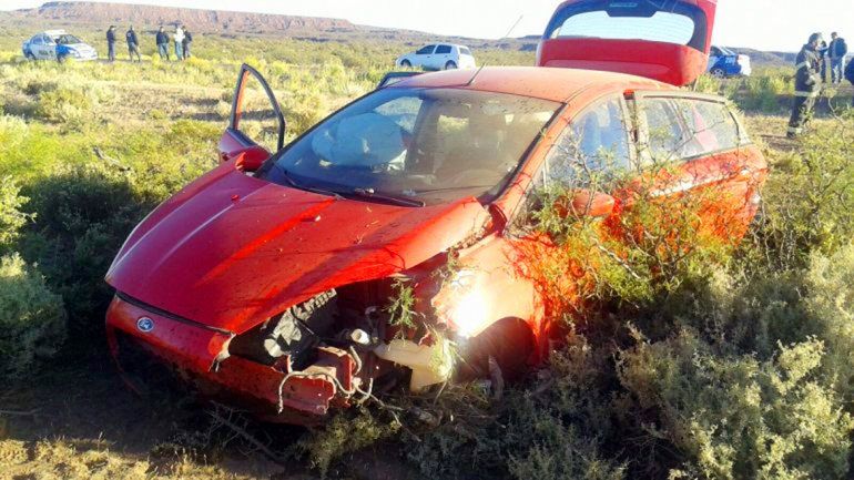 El Ford Fiesta robado terminó volcado por una mala maniobra de Ramos cuando intentaba huir de la Policía.