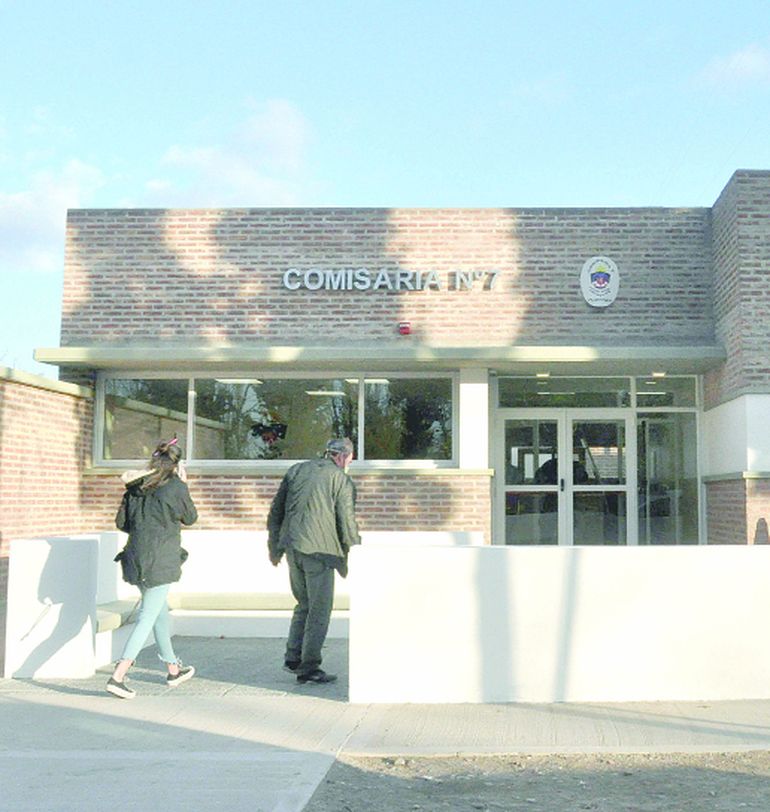 La exposición por la desaparición de la mujer se había realizado en la Comisaría Séptima de Plottier. La exposición por la desaparición de la mujer se había realizado en la Comisaría Séptima de Plottier.