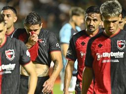 newells en crisis: amenazas y una bomba molotov contra los autos de los jugadores newells en crisis: amenazas y una bomba molotov contra los autos de los jugadores