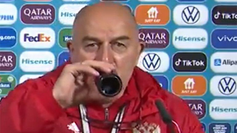 La desopilante reacción del DT ruso por el conflicto entre CR7 y Coca