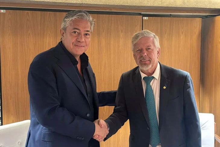 Rolando Figueroa encabezó en Río de Janeiro la firma del acuerdo que busca posicionar al gas de Vaca Muerta como proveedor estratégico para Brasil. | Más Energía Rolando Figueroa encabezó en Río de Janeiro la firma del acuerdo que busca posicionar al gas de Vaca Muerta como proveedor estratégico para Brasil.