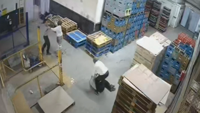 Así maniataron a los guardias del Carrefour: golpearon y hasta intentaron matar a un empleado