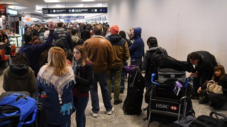 Por el paro, Aerolíneas sancionó a 376 empleados: anunciaron medidas para mañana