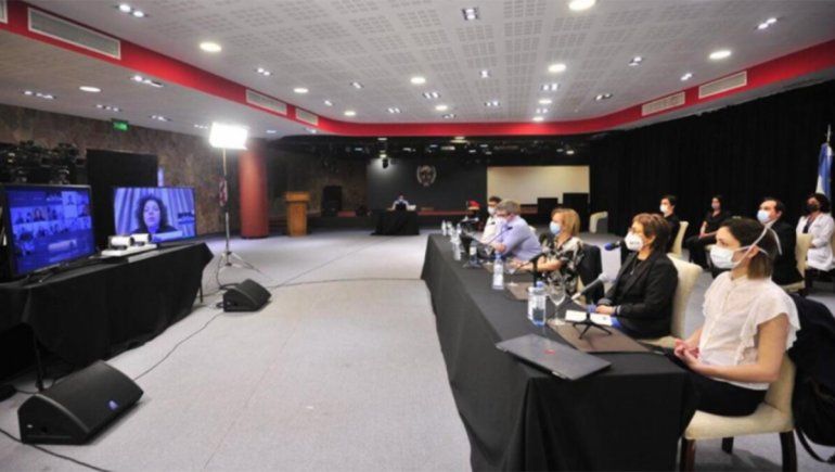 Vizzotti aseguró que la combinación de vacunas dio resultados positivos