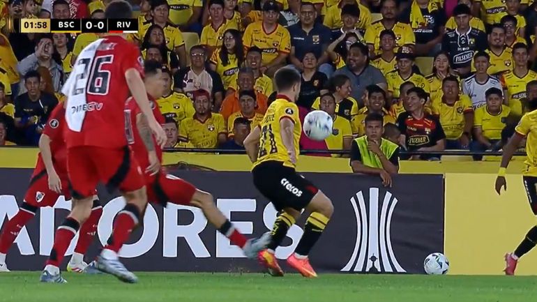 La patada de Enzo Pérez que generó polémica La patada de Enzo Pérez que generó polémica