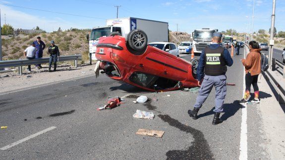 Un choque y vuelco generó demoras en la Ruta 7