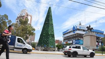 SFP Pino de Navidad en monumento (5).JPG