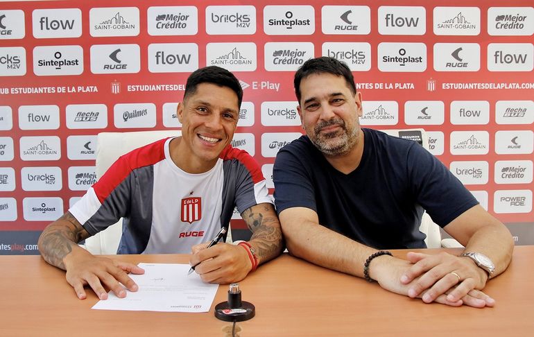 El emotivo recibimiento de Estudiantes de La Plata a Enzo Pérez tras su regreso