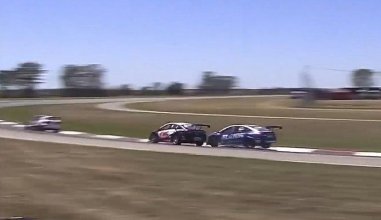 José Manuel Urcera se vio involucrado en un incidente con Agustín Canapino en los primeros metros de la final del Súper TC2000 en Alta Gracia.