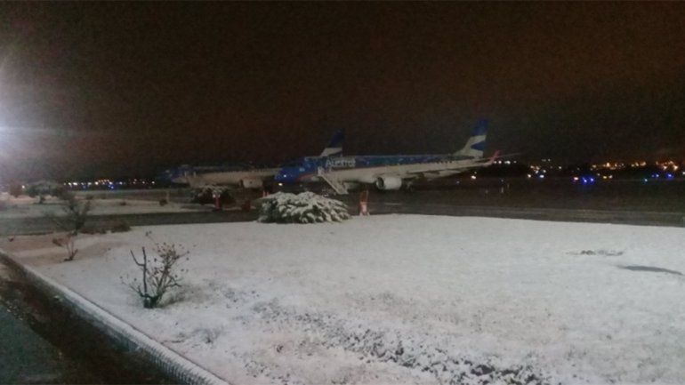 Demoras en los vuelos y colectivos en Neuquén por el mal tiempo
