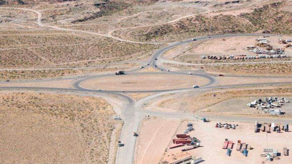 Gutiérrez visitó los avances de la obra de la ruta del petróleo