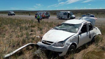 una pareja de capital federal resulto herida tras un vuelco cerca de piedra del aguila