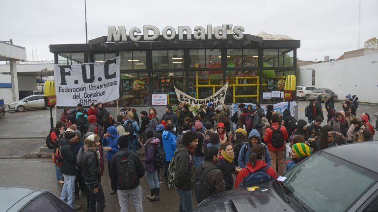 Los estudiantes rechazaron la precarización laboral.&nbsp;