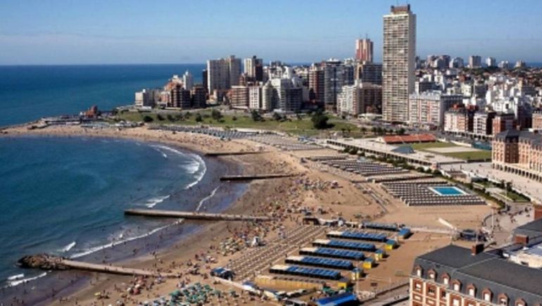 Jubilados ANSES:quiénes tienen pasajes gratis para viajar a Mar del Plata