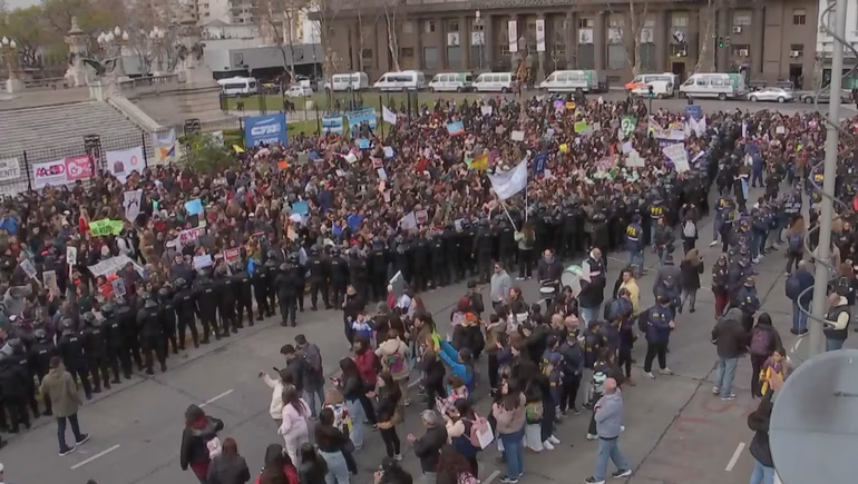 Tensión frente al Congreso en la movilización por el veto a la Ley de Emergencia en Discapacidad