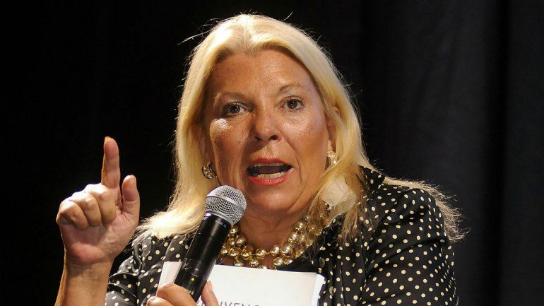 La diputada los acusa de influir en el caso del titular de Aduana.