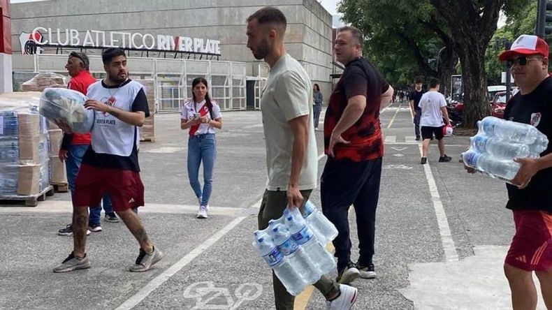 Germán Pezzella colabora con la colecta solidaria para Bahía Blanca.