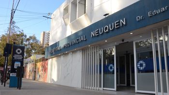 Un bebé recién nacido necesita ayuda. Un bebé recién nacido necesita ayuda.