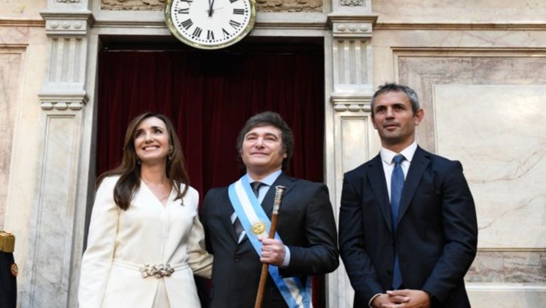 Victoria Villarruel y Martín Menem, los peones de Javier Milei en el Congreso, definieron un aumento de salarios. Victoria Villarruel y Martín Menem, los peones de Javier Milei en el Congreso, definieron un aumento de salarios.