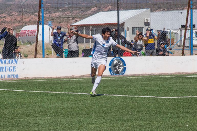 Fernando Inda convirtió el primer gol para Deportivo Rincón.