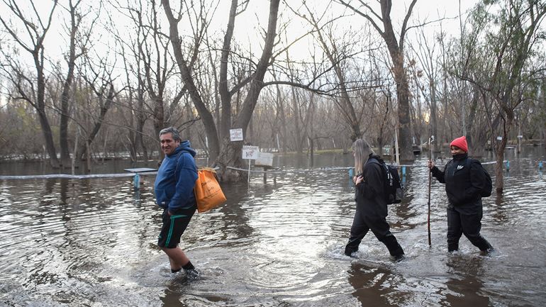 En 25 fotos cómo viven los vecinos con el agua en sus casas