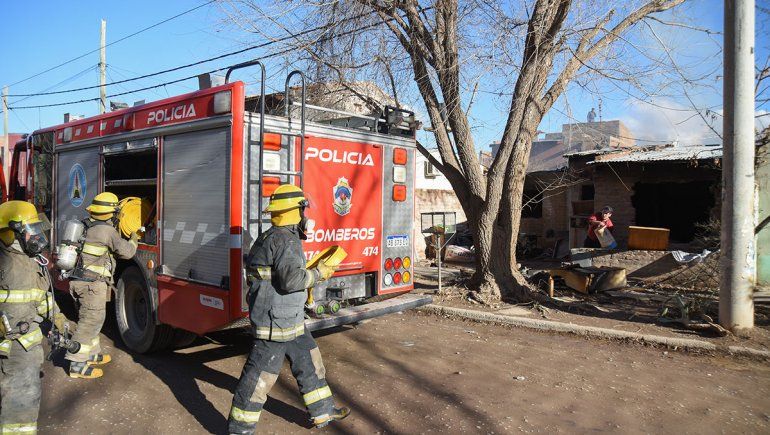 Valentina Sur: le quemaron la casa a una familia para echarla del barrio