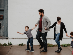 Dos niños buscan una Familia Solidaria transitoria en Río Negro. Dos niños buscan una Familia Solidaria transitoria en Río Negro.