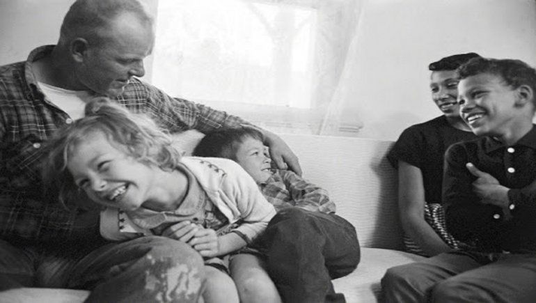 En honor al Día de San Valentín, compartimos esta imagen real de la familia de Richard y Mildred Loving.
