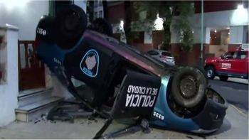 violento choque entre un patrullero y un auto en belgrano violento choque entre un patrullero y un auto en belgrano