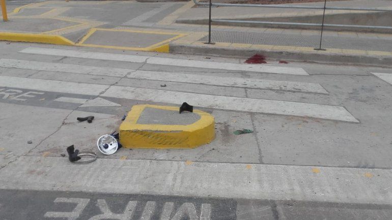 Tres jóvenes resultaron heridos tras el fuerte choque entre dos motos