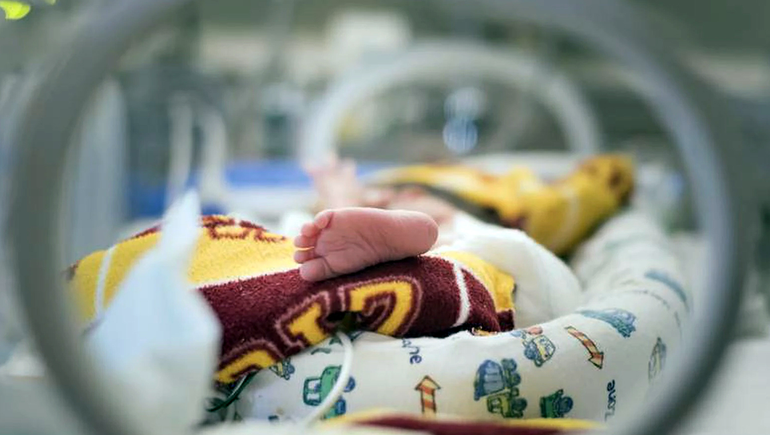 Un bebé declarado muerto renació en la funeraria