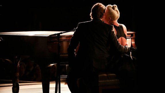 El momento hot y los mejores memes de Lady Gaga y Bradley Cooper