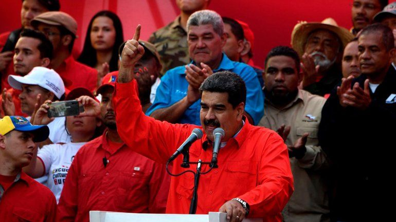 Tensión y marchas a favor y en contra en un país herido