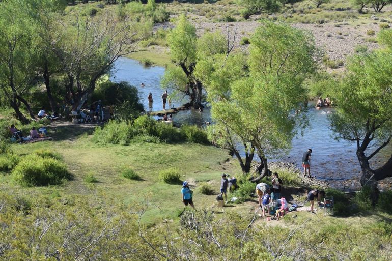 La Curva, la joya turística del centro neuquino en el Arroyo Covunco