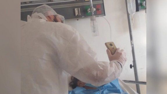 El conmovedor gesto de un médico con los 5 hijos de una paciente antes de morir