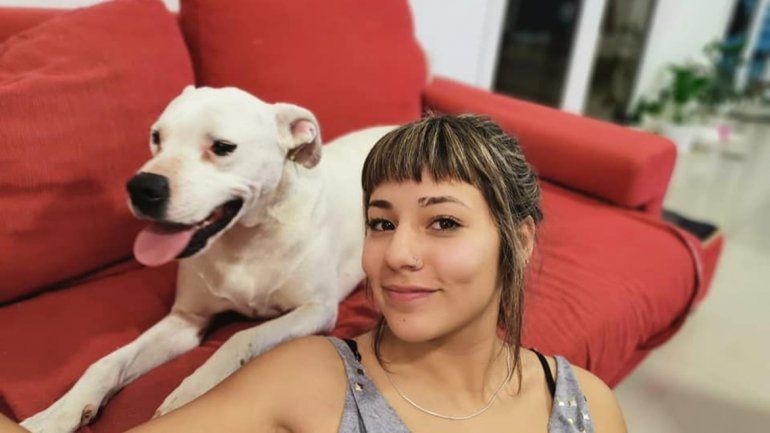 El dogo sordo que no ladra encontró al fin una familia que lo amará