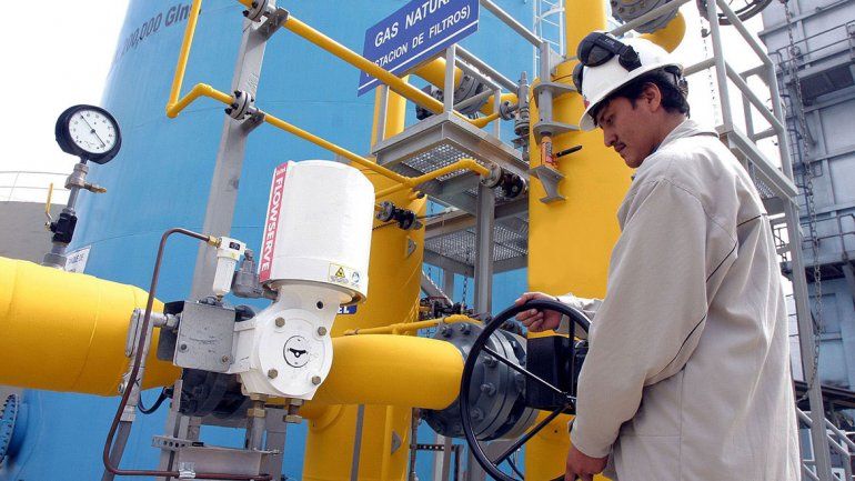 Autorizan a YPF para exportar gas a Chile