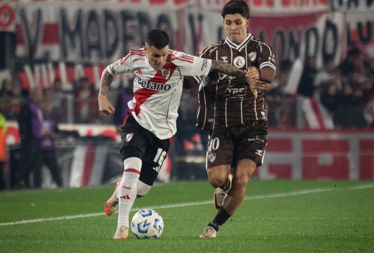 Pese a la ayuda de Falcón Pérez, River quedó eliminado ante Platense por penales