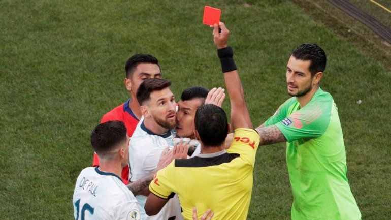 Copa América: así fue la expulsión de Messi tras la pelea con Medel 