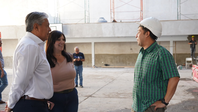 La ministra Soledad Martínez, de recorrida por la EPET 8. Aseguró que el 25 de febrero comienzan las clases. La ministra Soledad Martínez, de recorrida por la EPET 8. Aseguró que el 25 de febrero comienzan las clases.