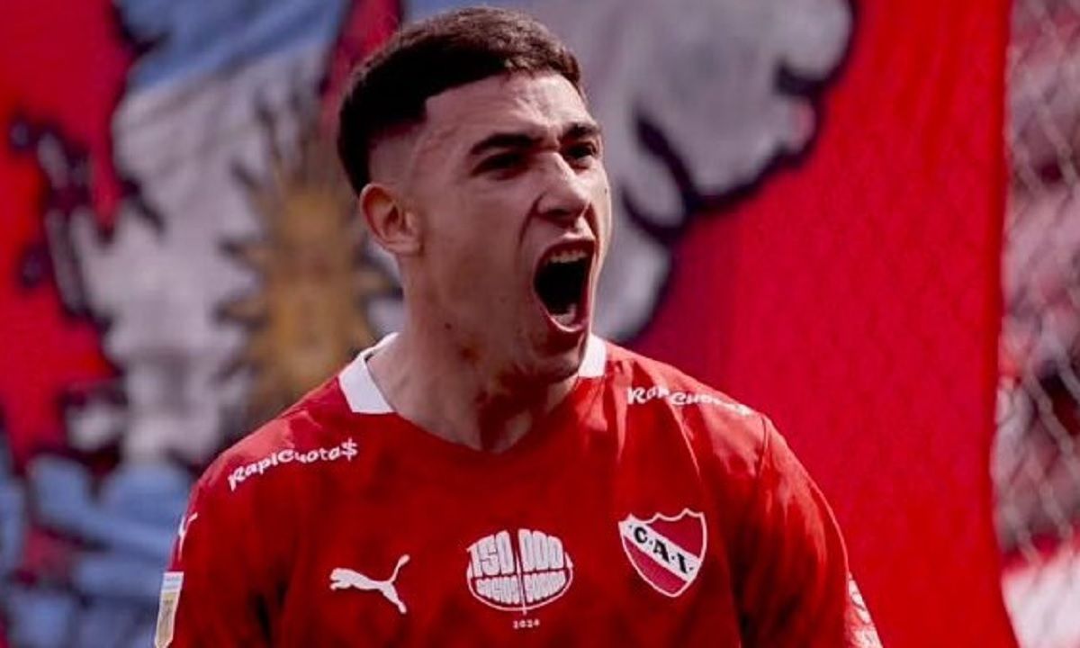 Pocas veces visto: el golazo de chilena de Santiago Montiel para Independiente
