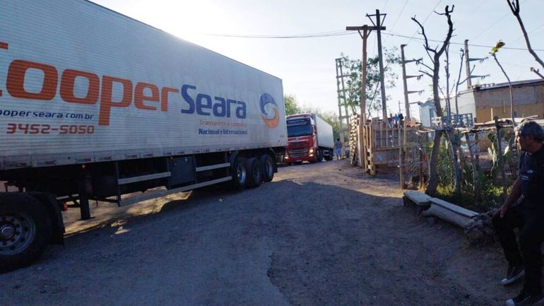 El barrio provincias unidas experimenta alto flujo de tránsito pesado con calles que no están preparadas.