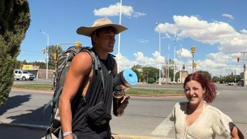 Marcos Giles viajó hasta Bariloche a dedo para colaborar en la lucha contra los incendios. | LM Neuquen Marcos Giles viajó hasta Bariloche a dedo para colaborar en la lucha contra los incendios.