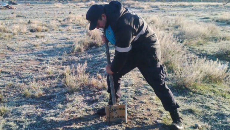 Según se informó, en el procedimiento notificaron a seis familias sobre los caminos legales que deben seguir para conseguir terrenos sociales. Según se informó, en el procedimiento notificaron a seis familias sobre los caminos legales que deben seguir para conseguir terrenos sociales. 