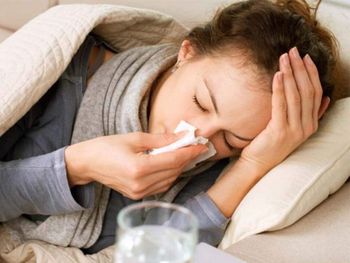 Ante la ola de gripe en Europa, expertos recomiendan la vacunación temprana en América Latina como principal herramienta de prevención.