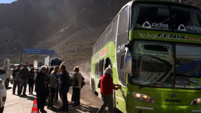 Violento asalto a 60 argentinos en un tour de compras en Chile: no pueden volver al país | LM Neuquen Violento asalto a 60 argentinos en un tour de compras en Chile: no pueden volver al país