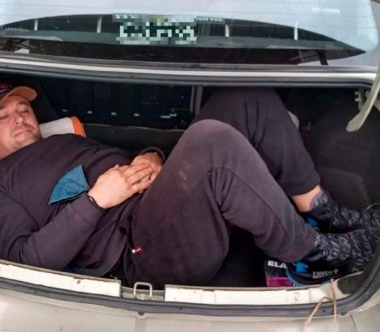 Dijo llevar un ciervo en el baúl pero era un paramilitar ucraniano