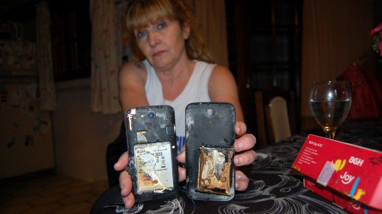 Le explotó el teléfono y por fortuna no resultó herida