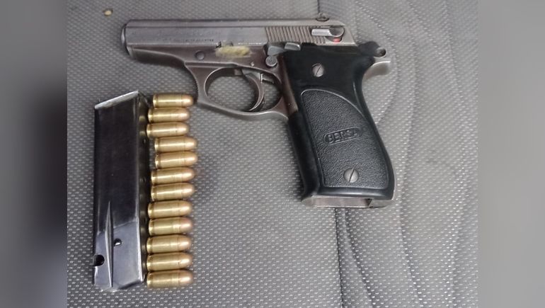 Fueron a amenazar a una vecina de Centenario y los detuvieron