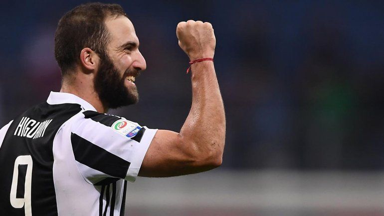 De la mano del Pipita, la Juve logró su cuarta victoria y quedó a un punto del Nápoles